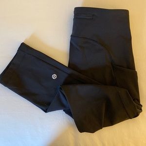 Lululemon capris 25” with zippers and pockets